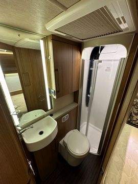 Auto Trail TRACKER FB Motorhome (2015) - Picture 13