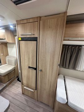 Knaus SKY TI 700 MEB Motorhome (2018) - Picture 10